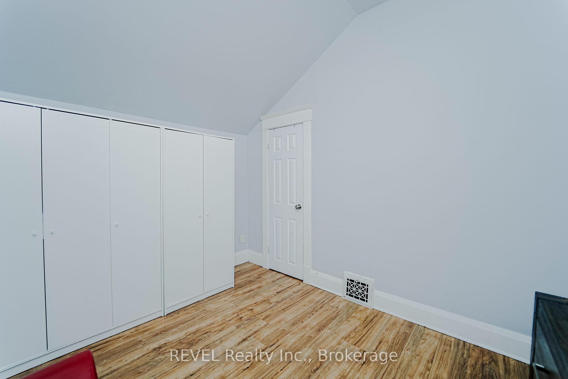 4586 Fifth Avenue photo 21