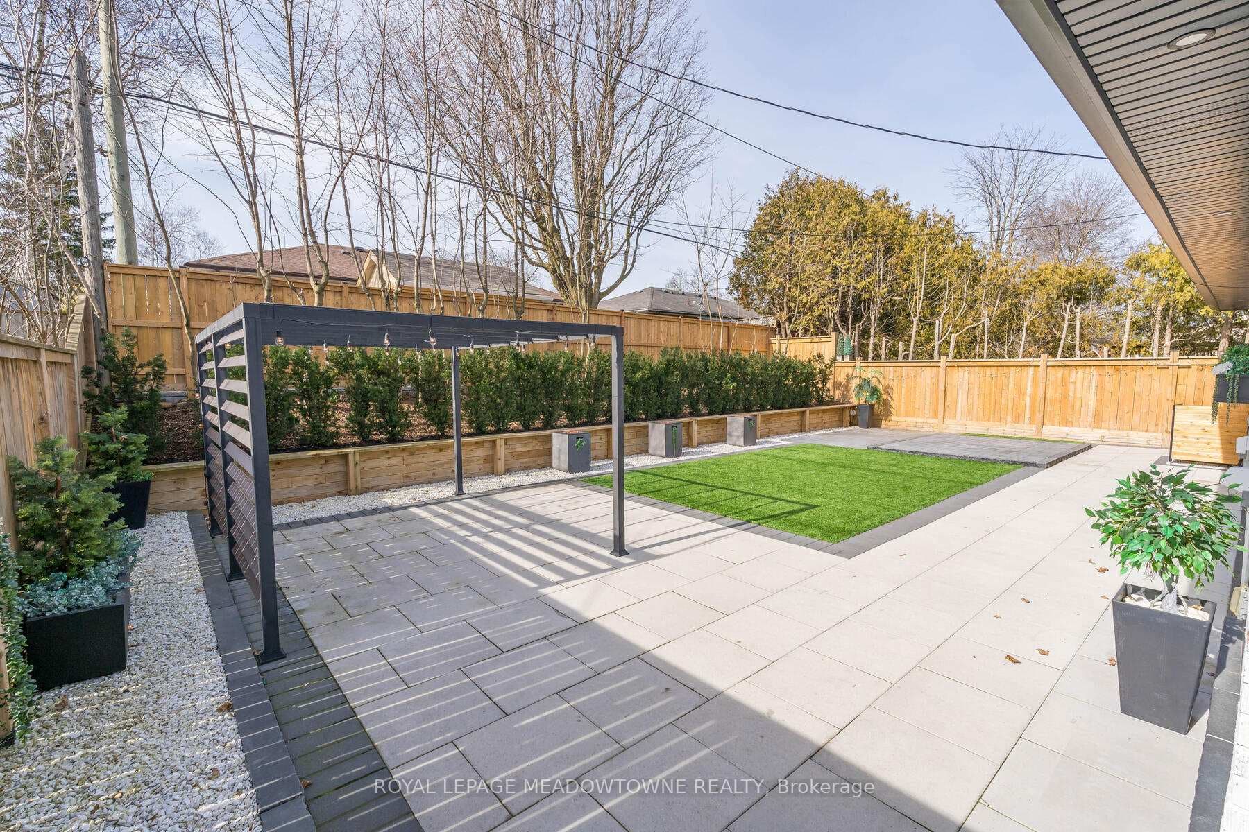 138 Churchill Road photo 21