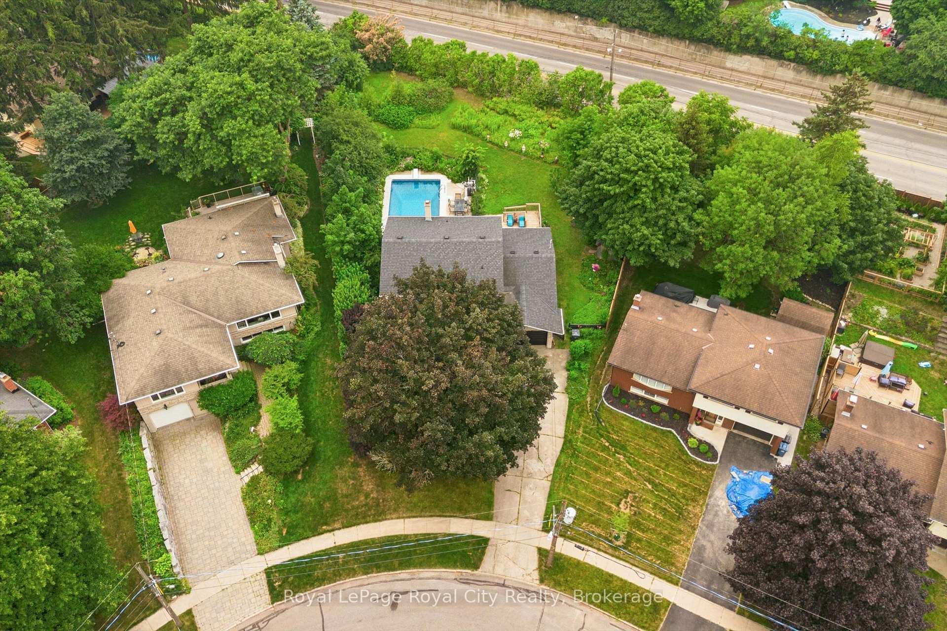 30 Westminster Avenue photo 4