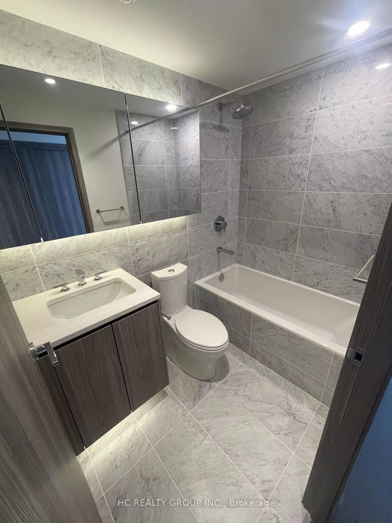 95 Mcmahon Drive Unit 1809 photo 11
