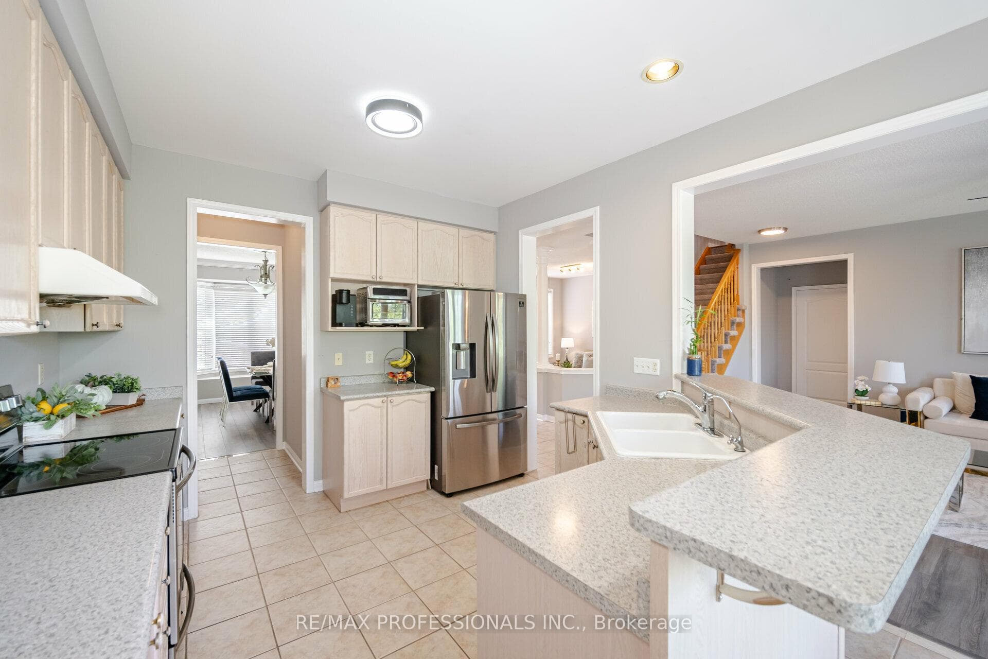 142 Treeline Boulevard photo 14