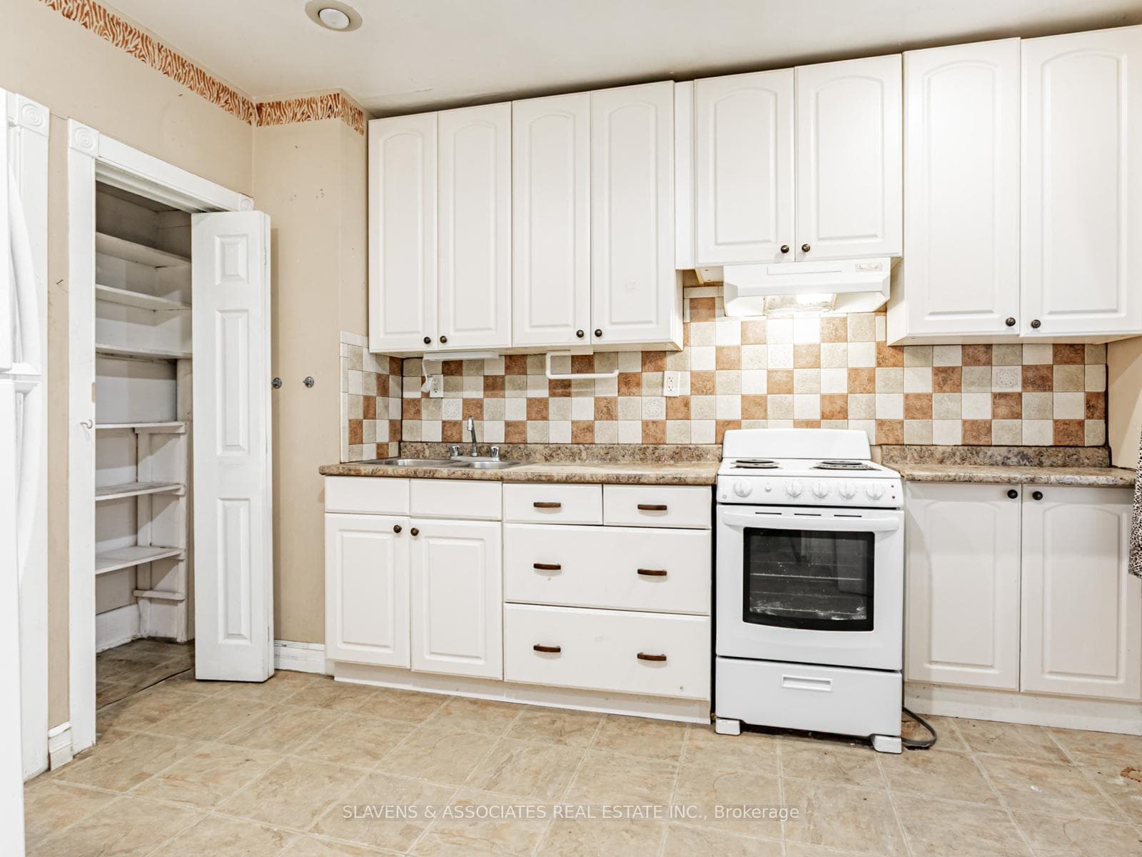 7 Holborne Avenue photo 10