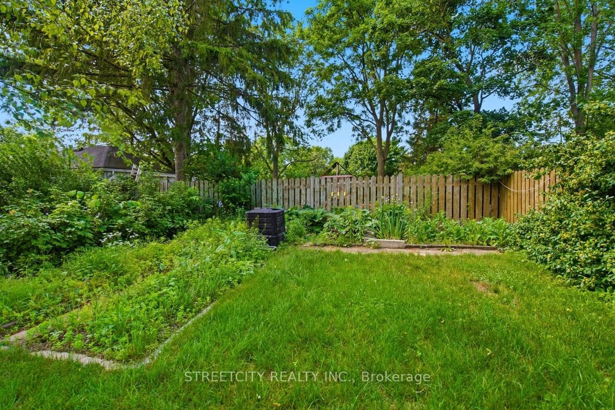 384 Regal Drive photo 34