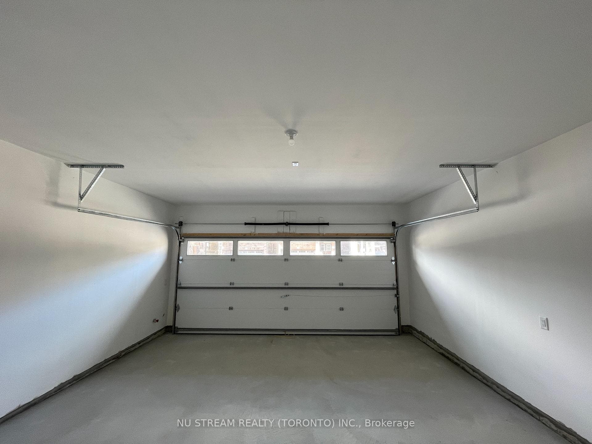20 PHOENIX Boulevard photo 18
