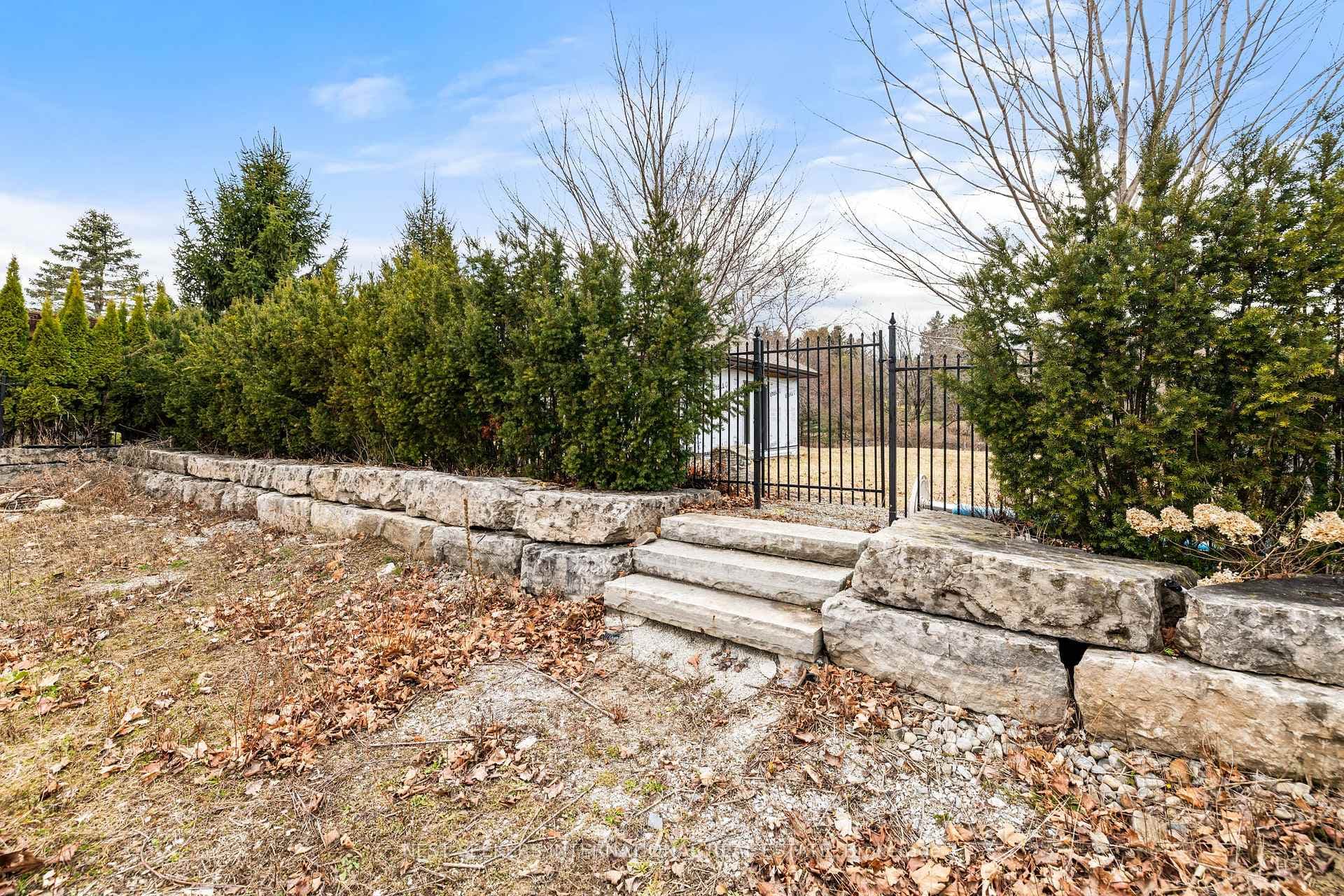 96 Robinson Road photo 11