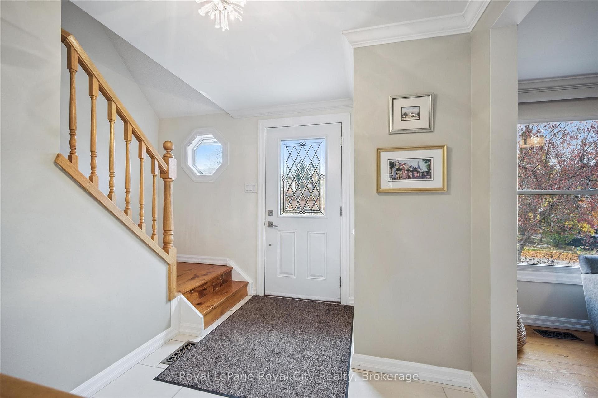 52 Hilldale Crescent photo 10