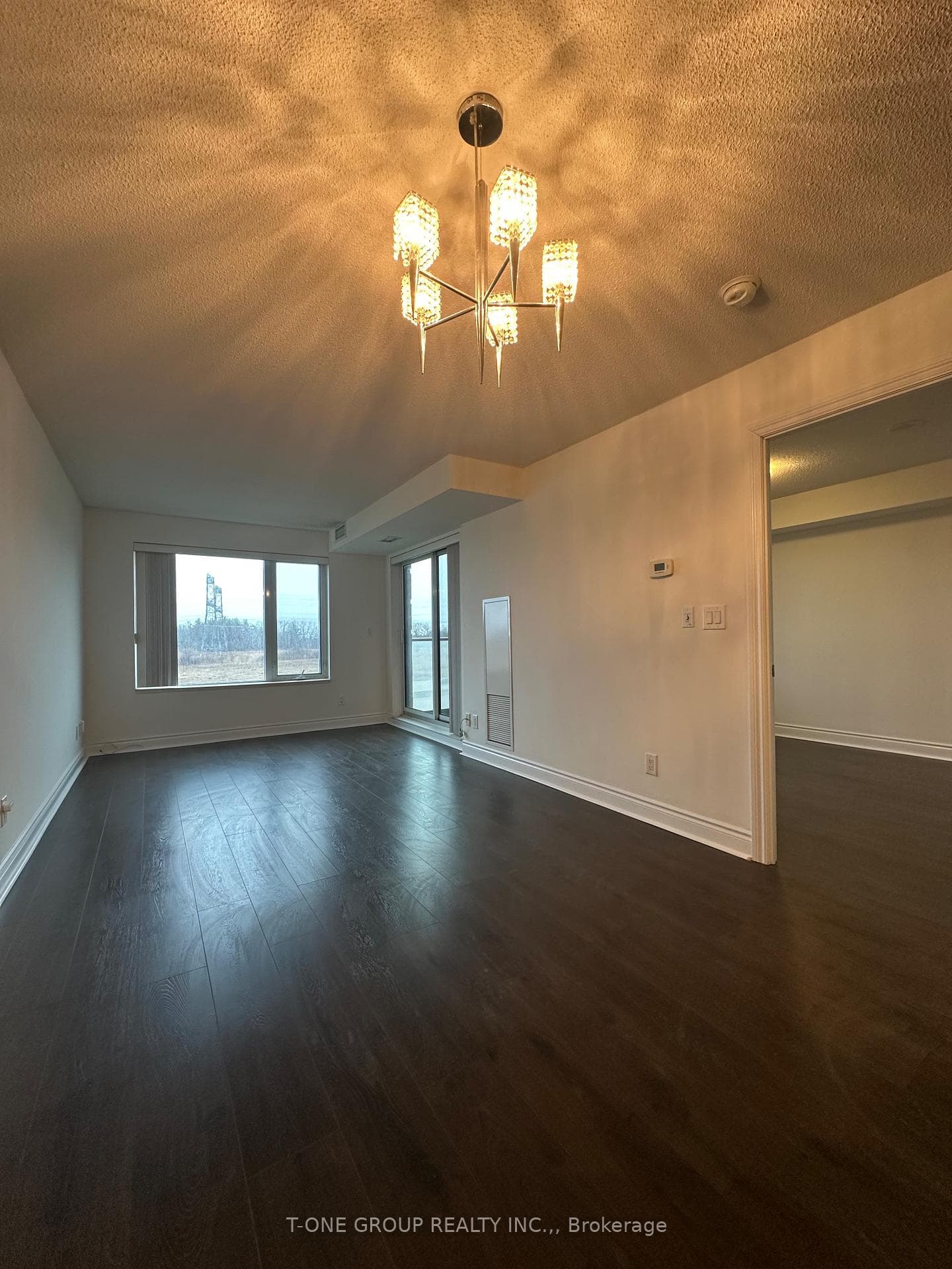 273 South Park Road Unit 611 photo 18