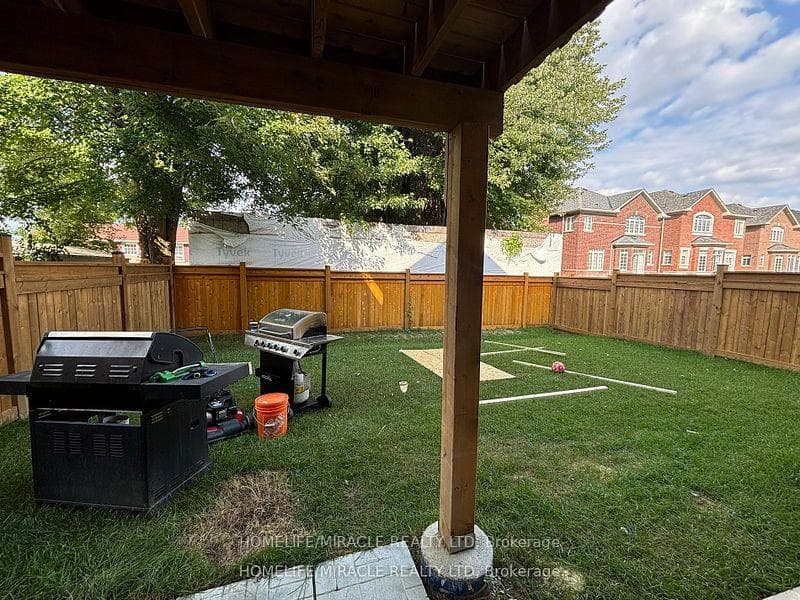17 Rosewell Crescent photo 14
