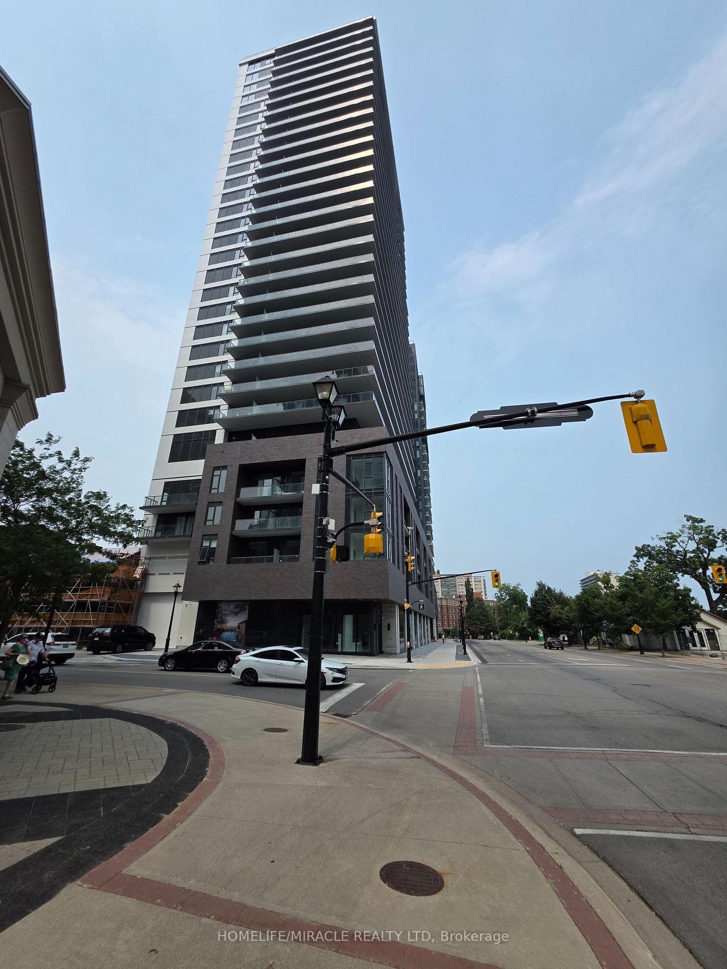 2075 Lakeshore Road Unit 1702 photo 2