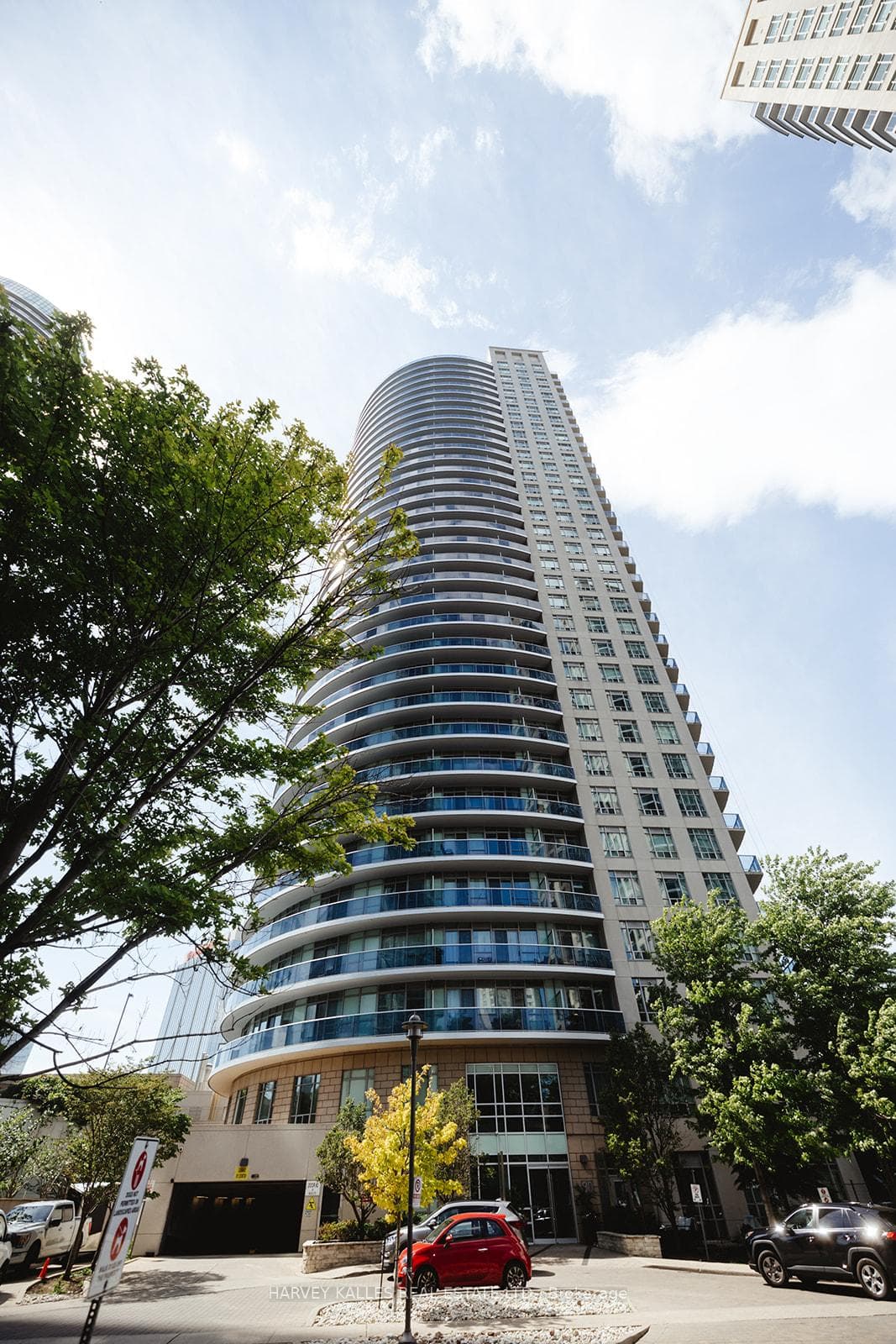 80 Absolute Avenue Unit 910 photo 1