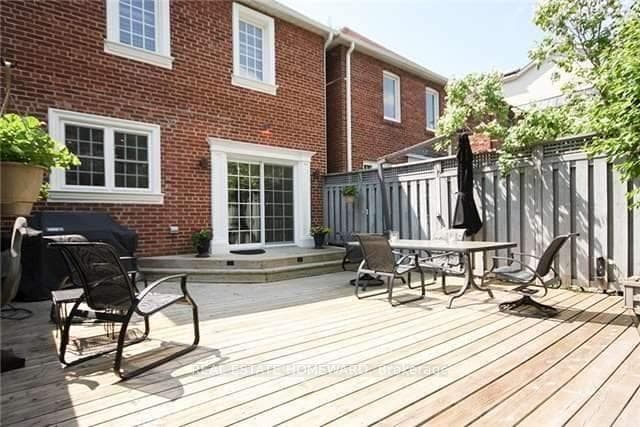 64 Fairlawn Avenue photo 14