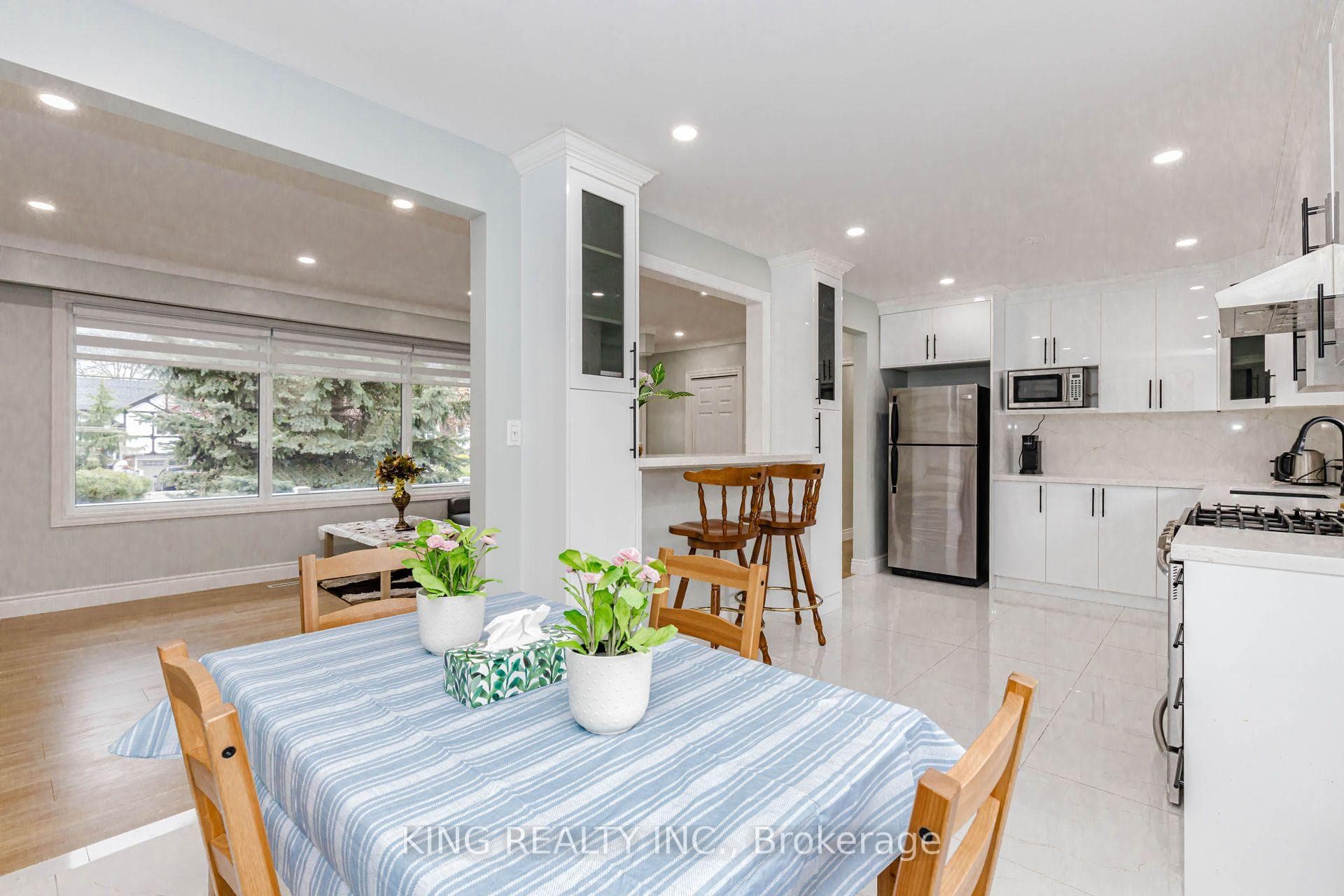 476 BUNTING Road photo 18