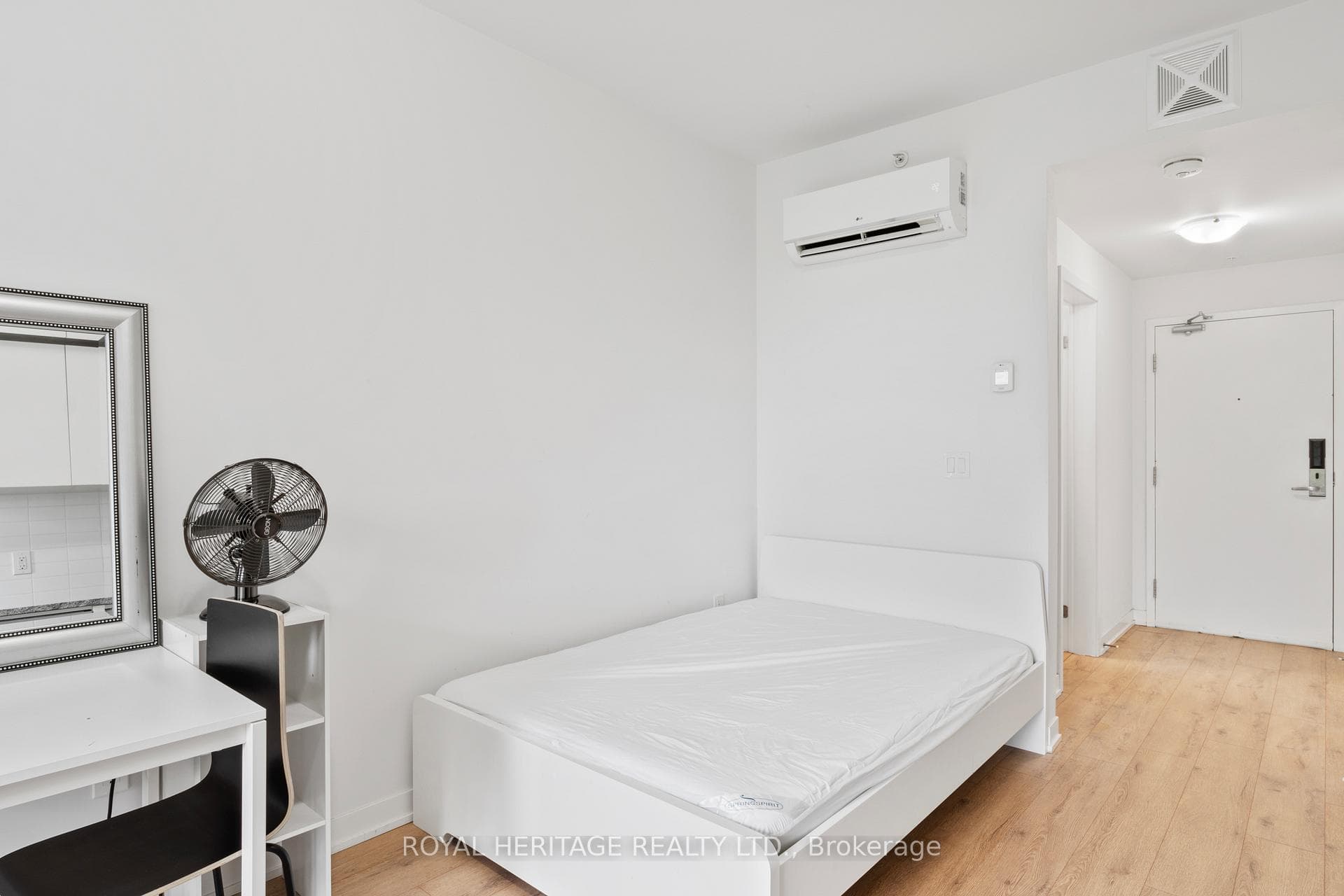 1800 Simcoe Street Unit 307 photo 10