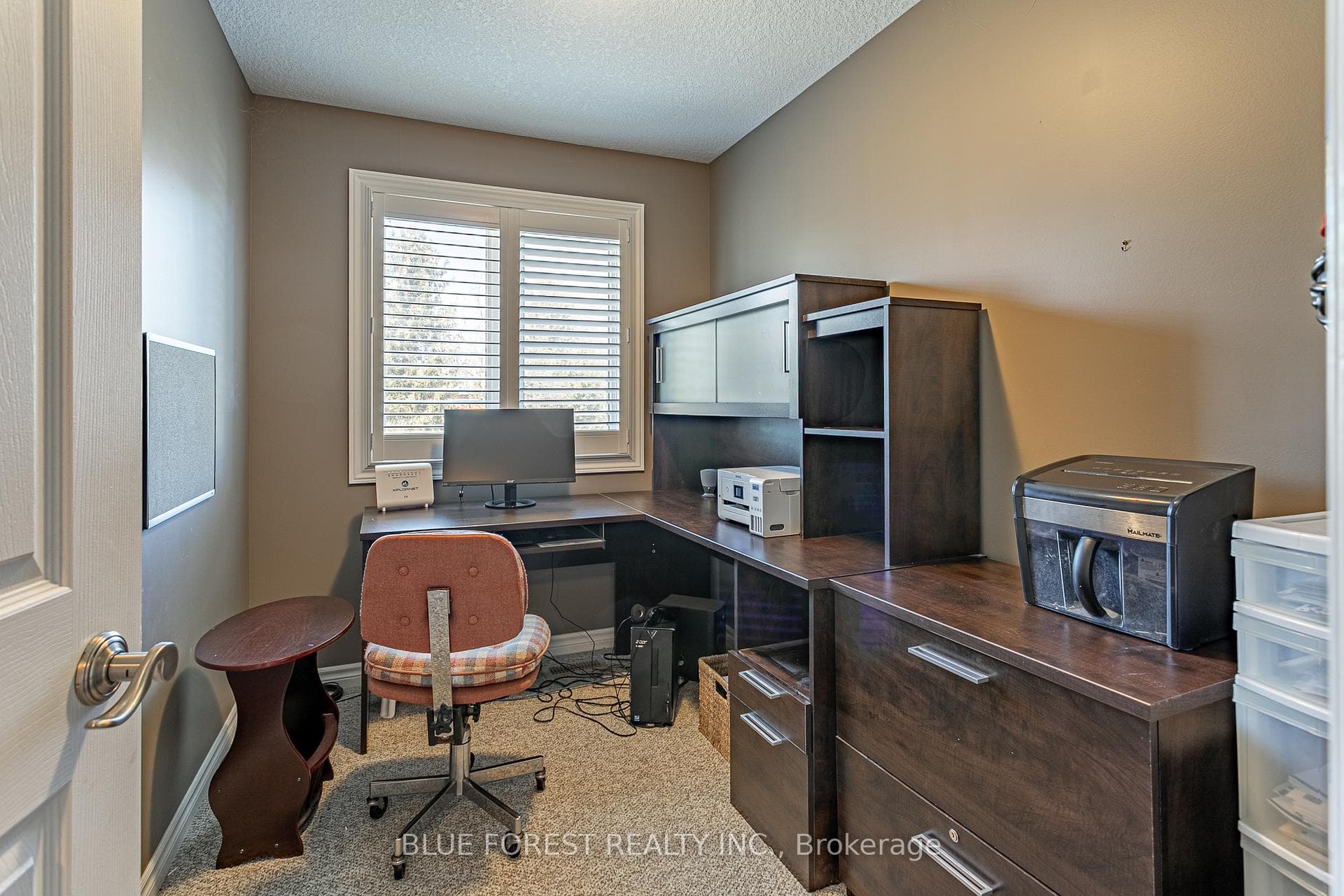 34 Hillview Drive photo 16