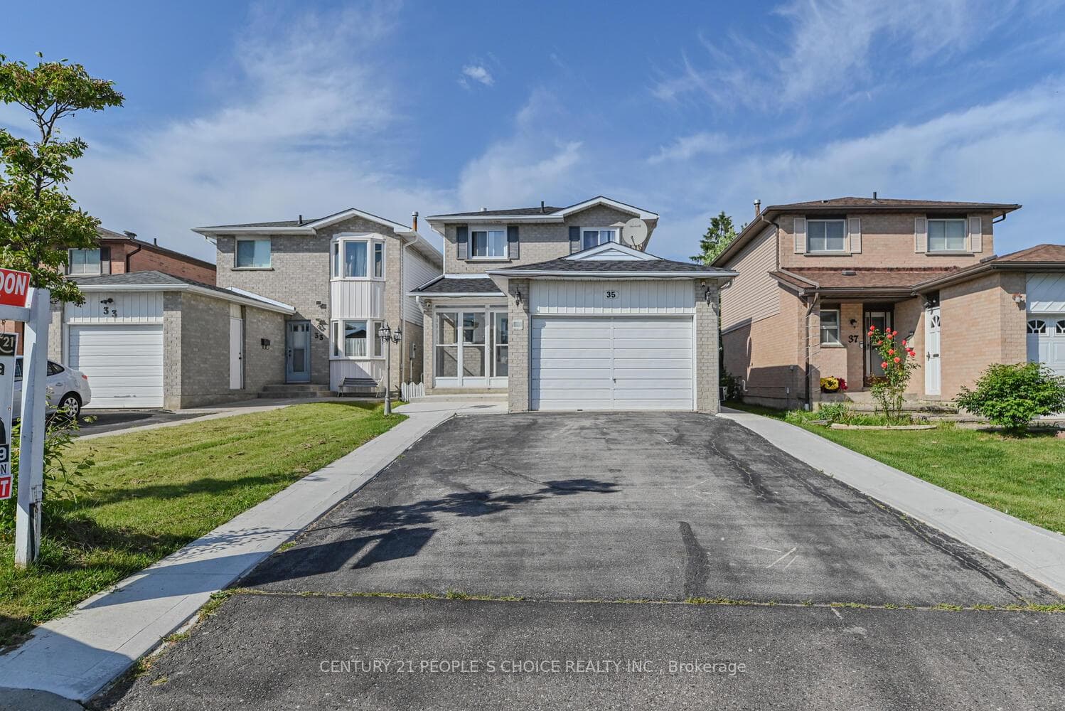 35 Newbridge Crescent photo 1