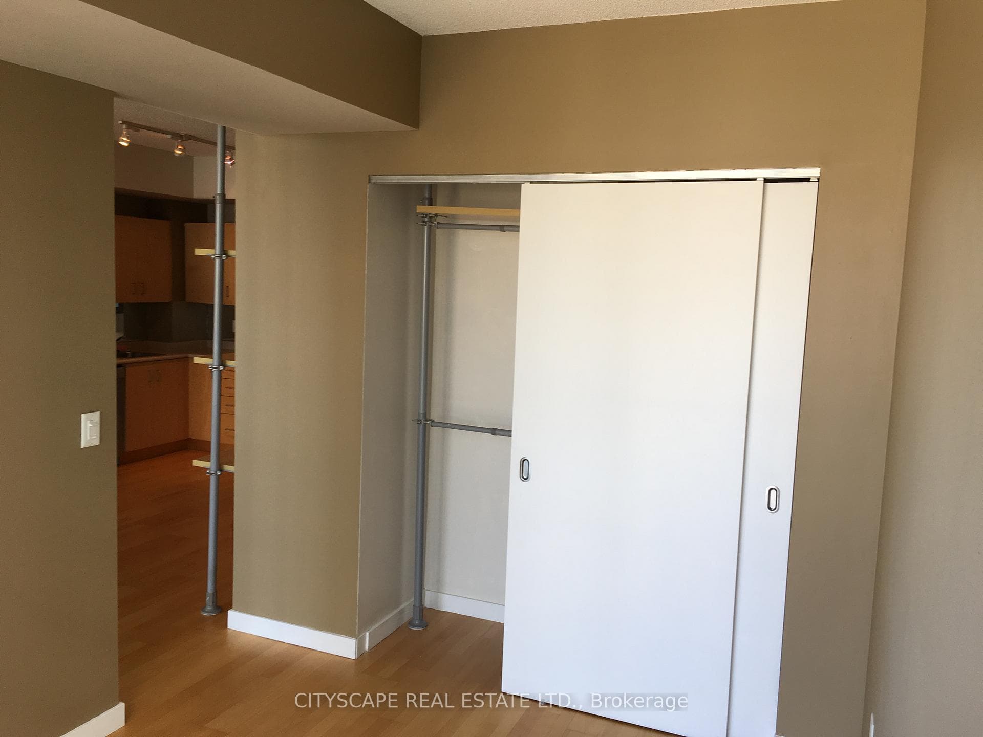 281 Mutual Street Unit 1806 photo 8