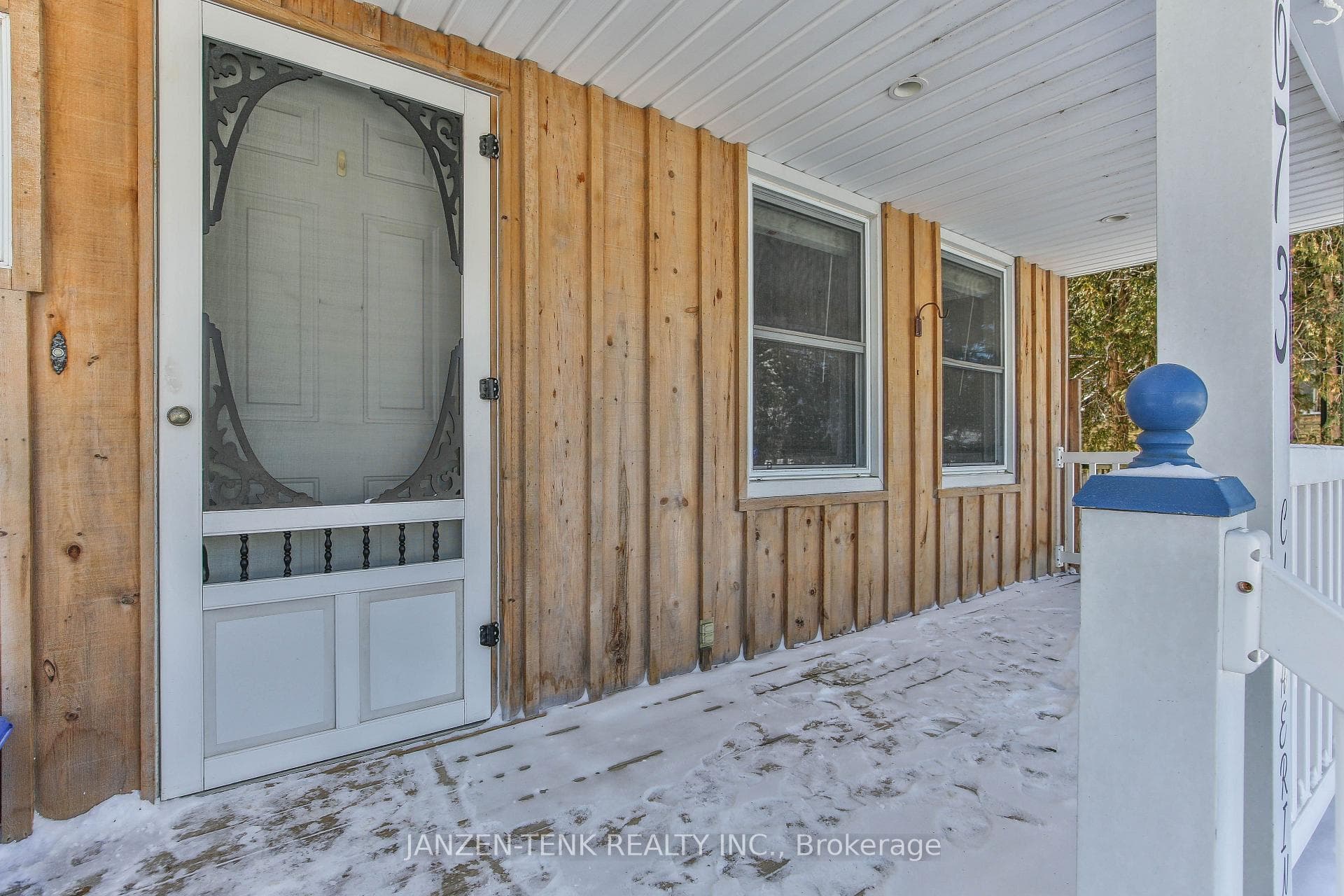4073 Catherine Street photo 4