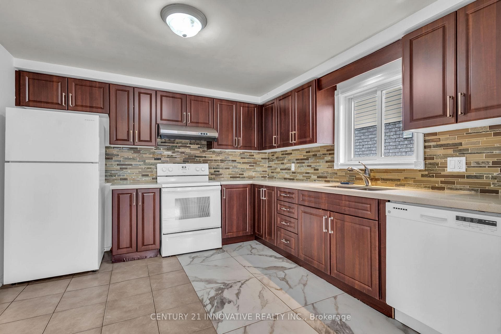 690 Elgin Street photo 13