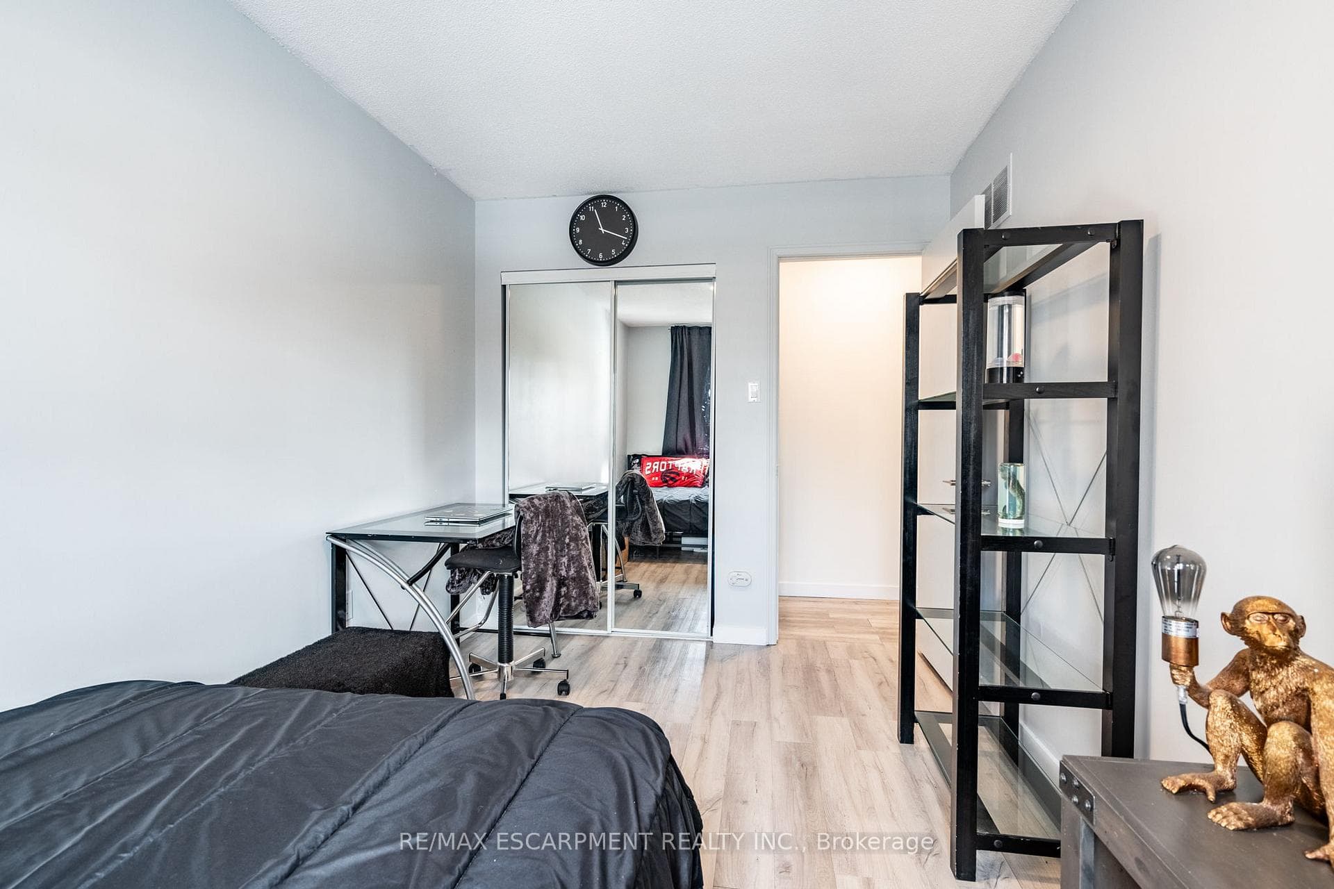 2075 Walkers Line Unit 206 photo 29