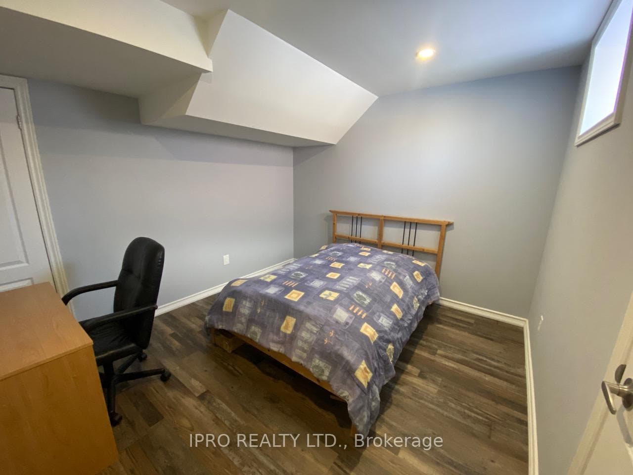 468 Dougall Avenue photo 38