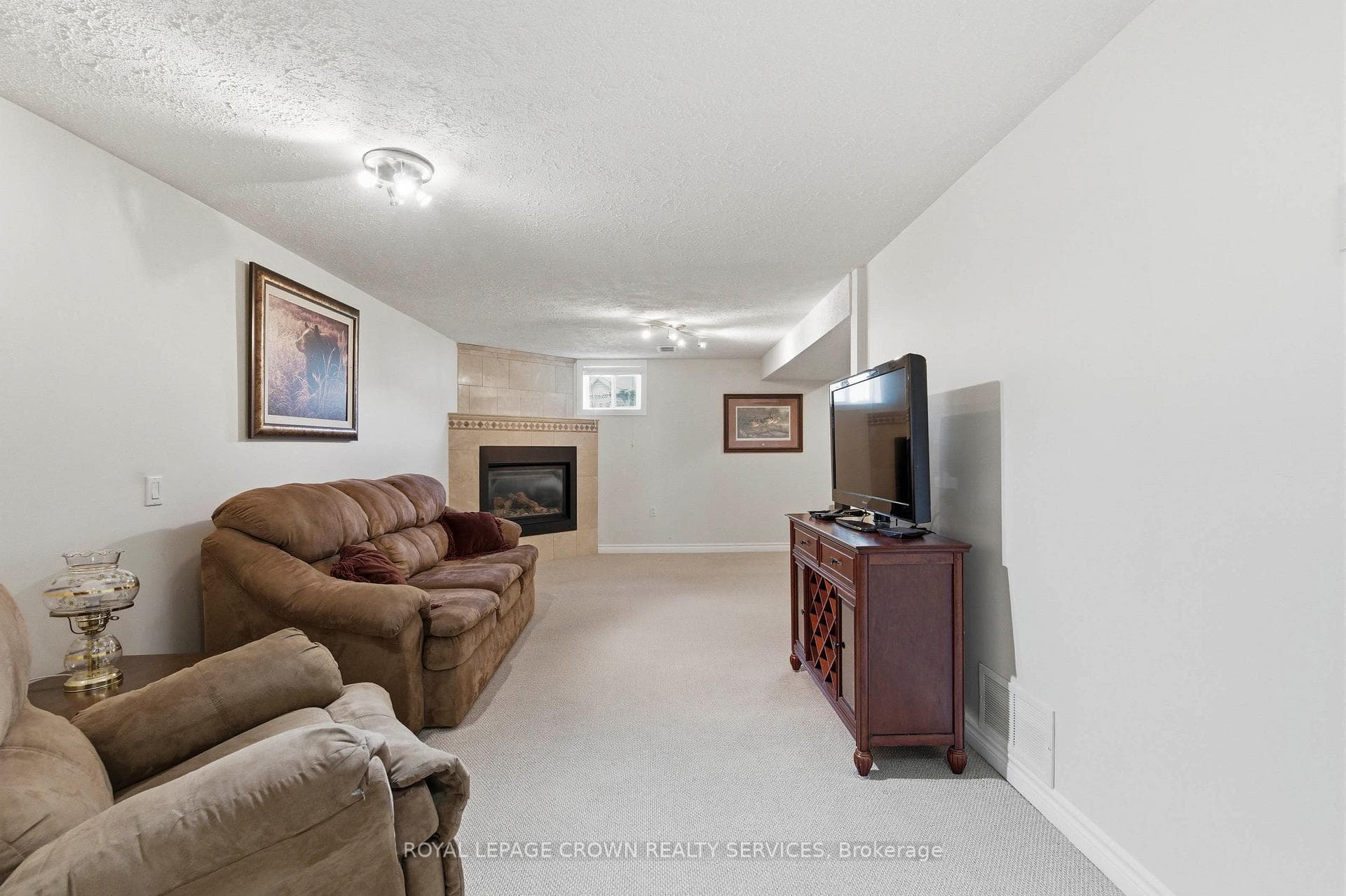 35 Barnicke Drive photo 23