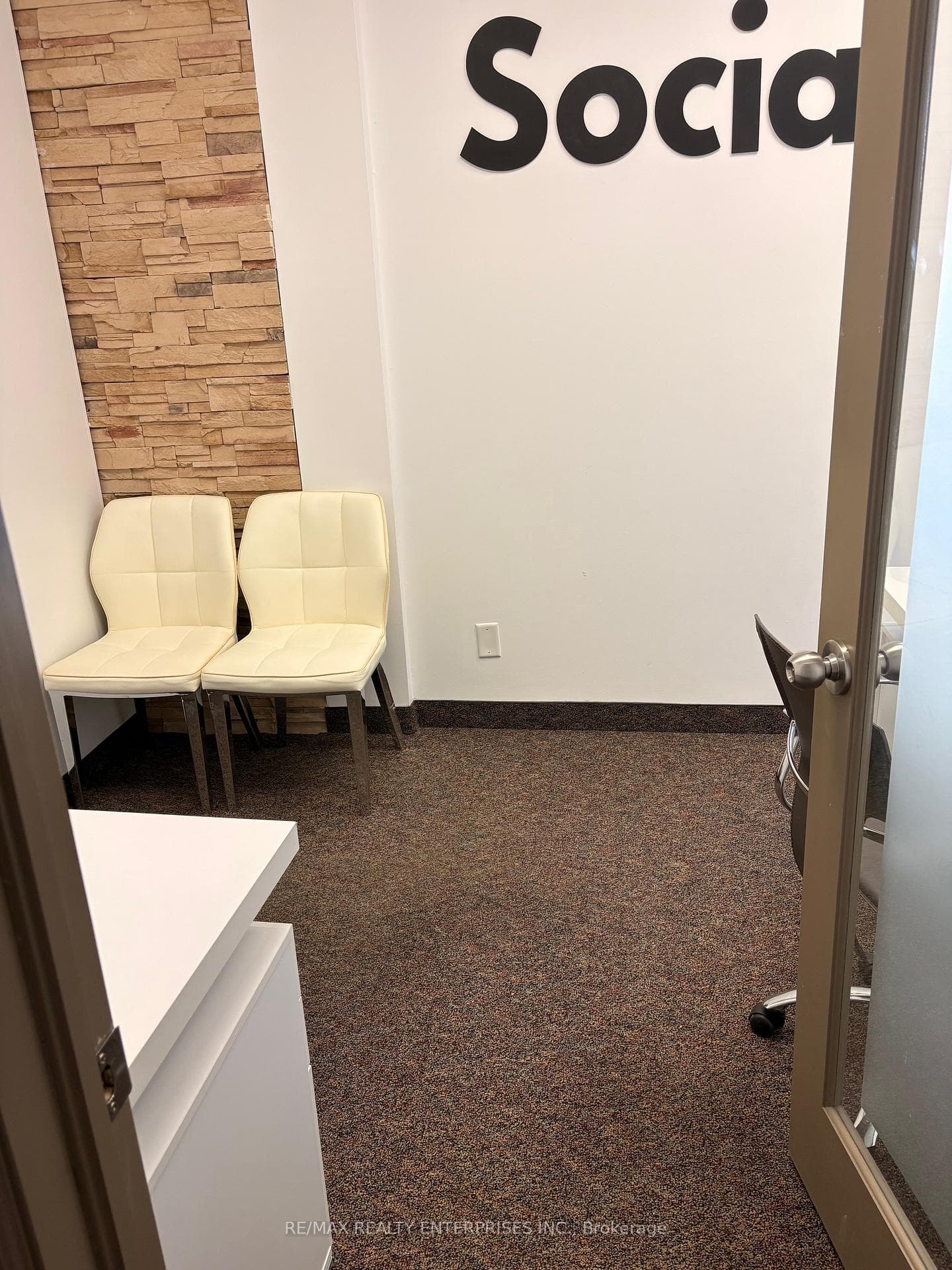 125 Lakeshore Road Unit C photo 9