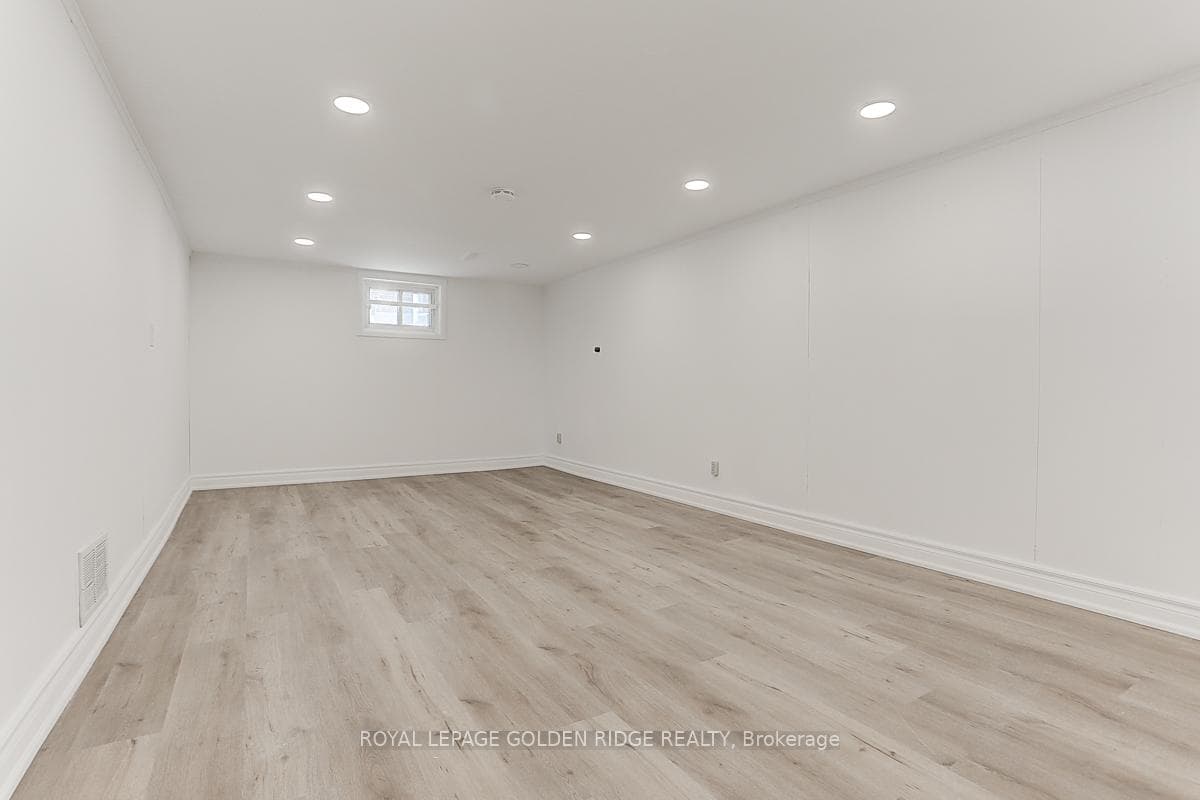 21 Lyndale Drive photo 47