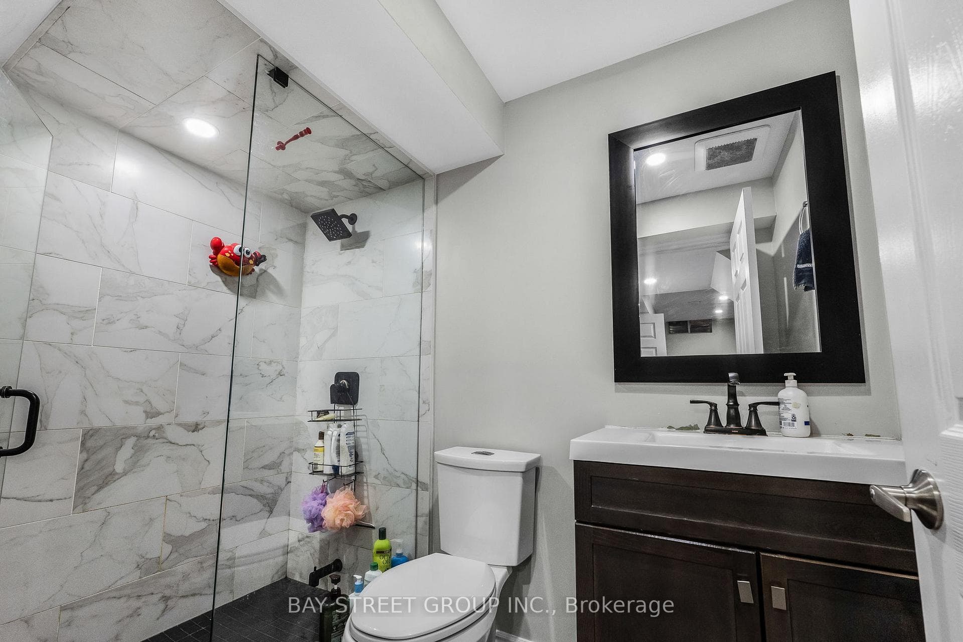 137 Oswell Drive photo 36