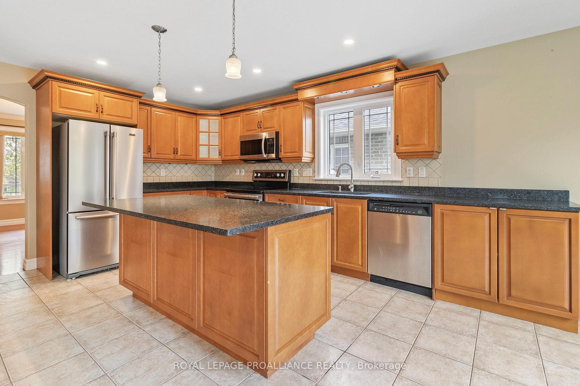 1009 Crestwood Drive photo 9