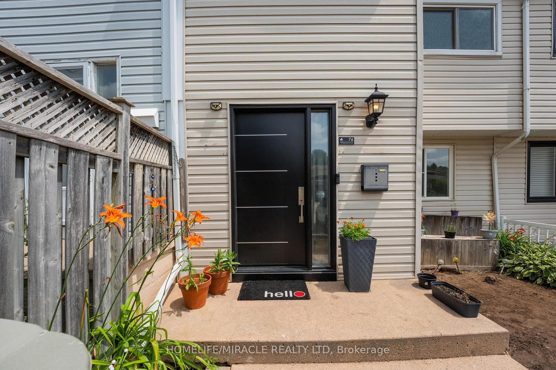 76 Frobisher Court photo 1