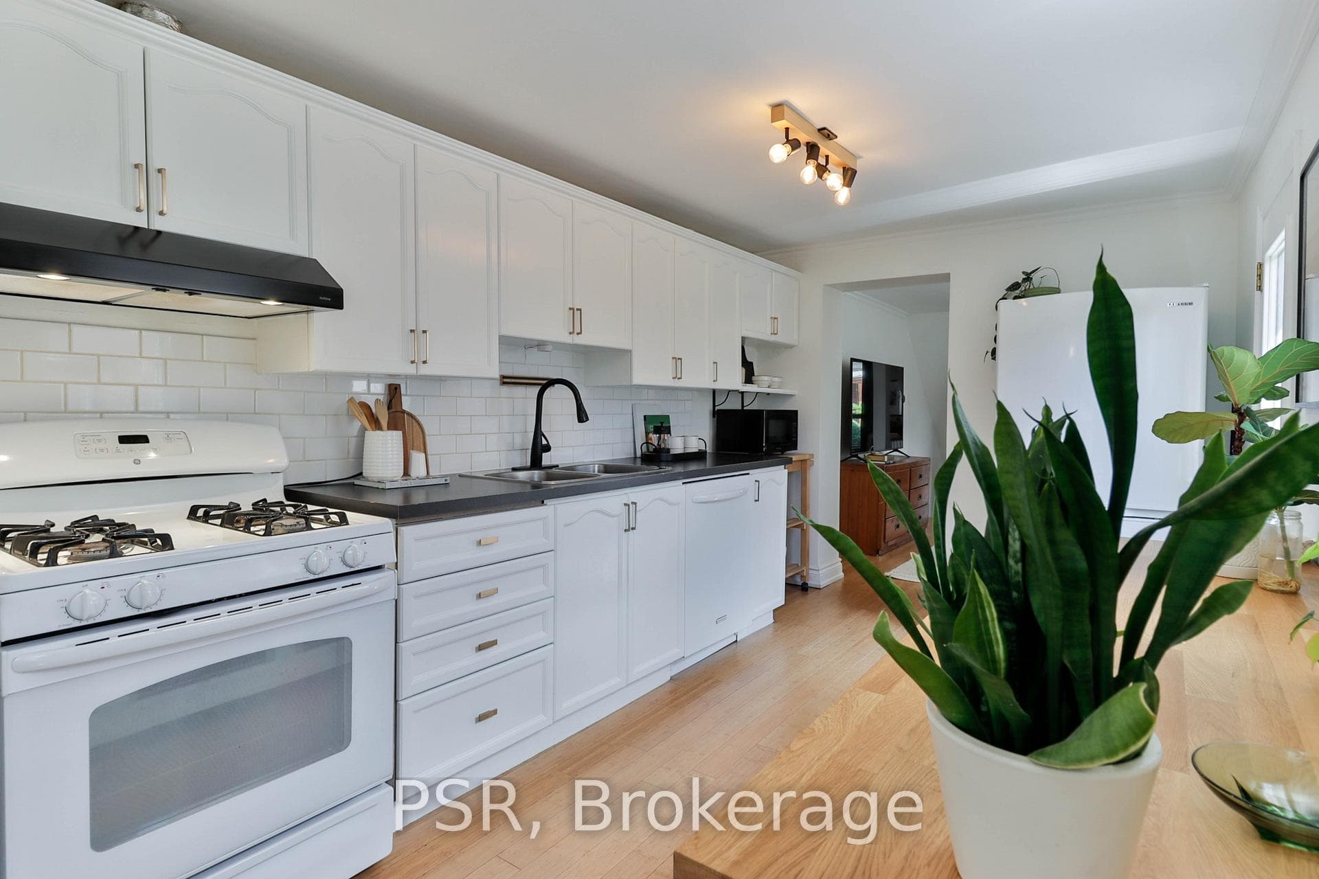 175 Maria Street photo 17