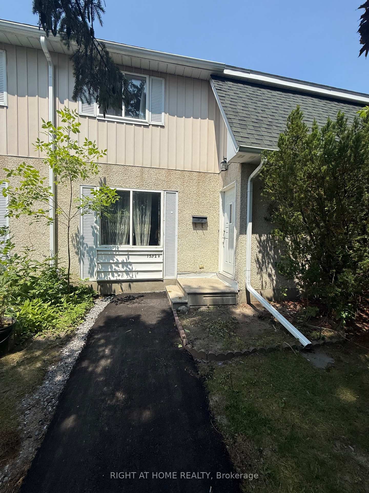1552 Beaverpond Drive Unit B photo 2