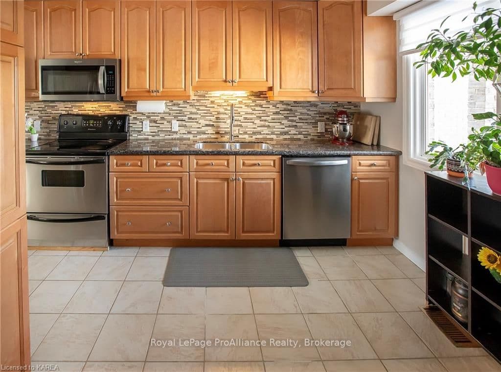 103 GRENADIER Drive photo 4