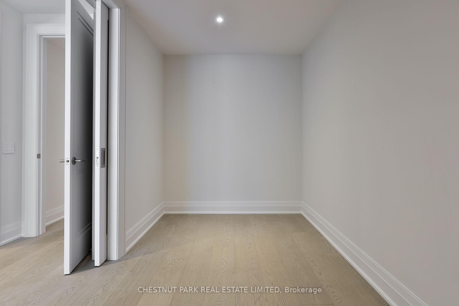 10 Prince Arthur Avenue Unit 404 photo 29