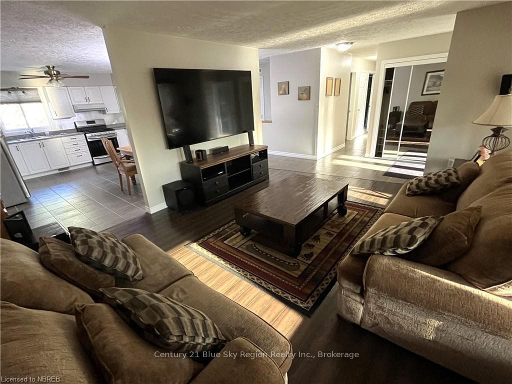 224 LEE Avenue photo 8