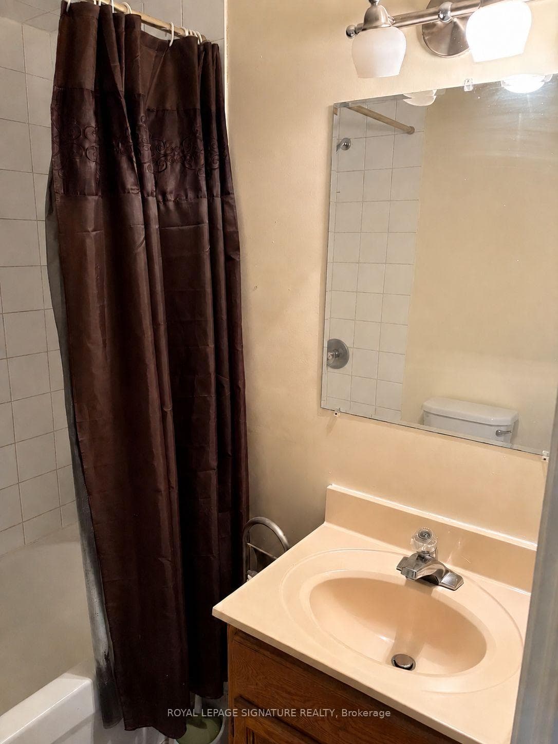 137 Madoc Drive photo 40