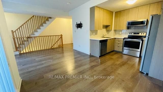 60 Orchid Place Drive Unit 7 photo 2