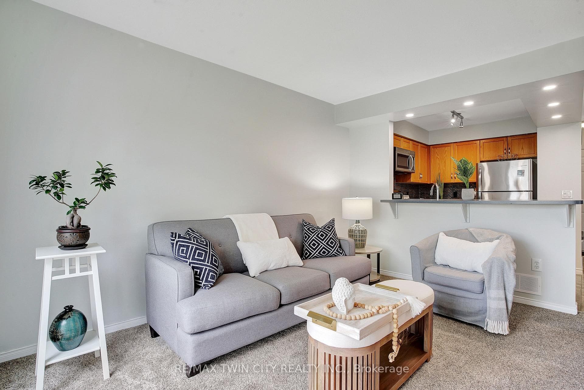536 Mayflower Street photo 11