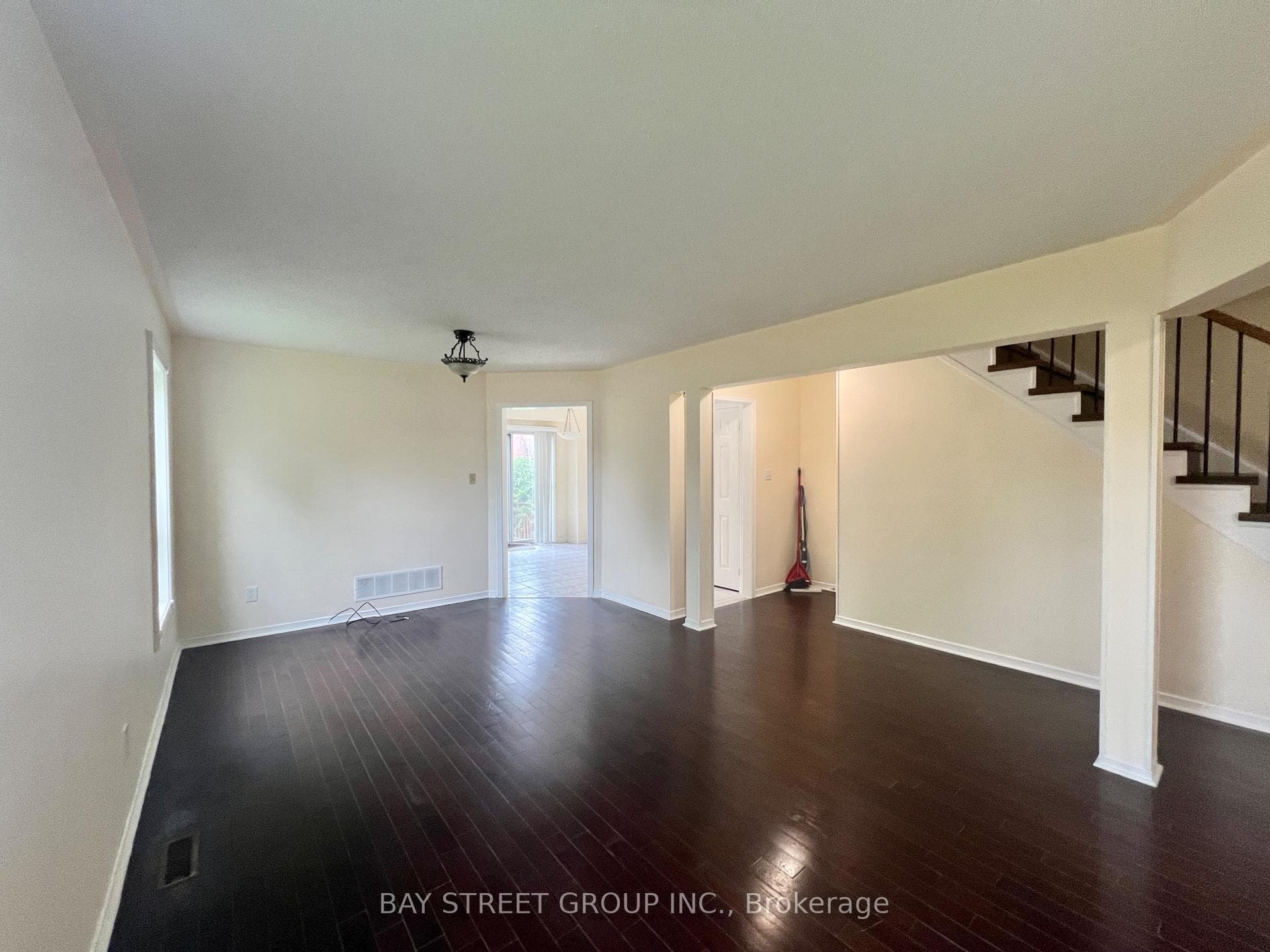 561 Pinder Avenue photo 6