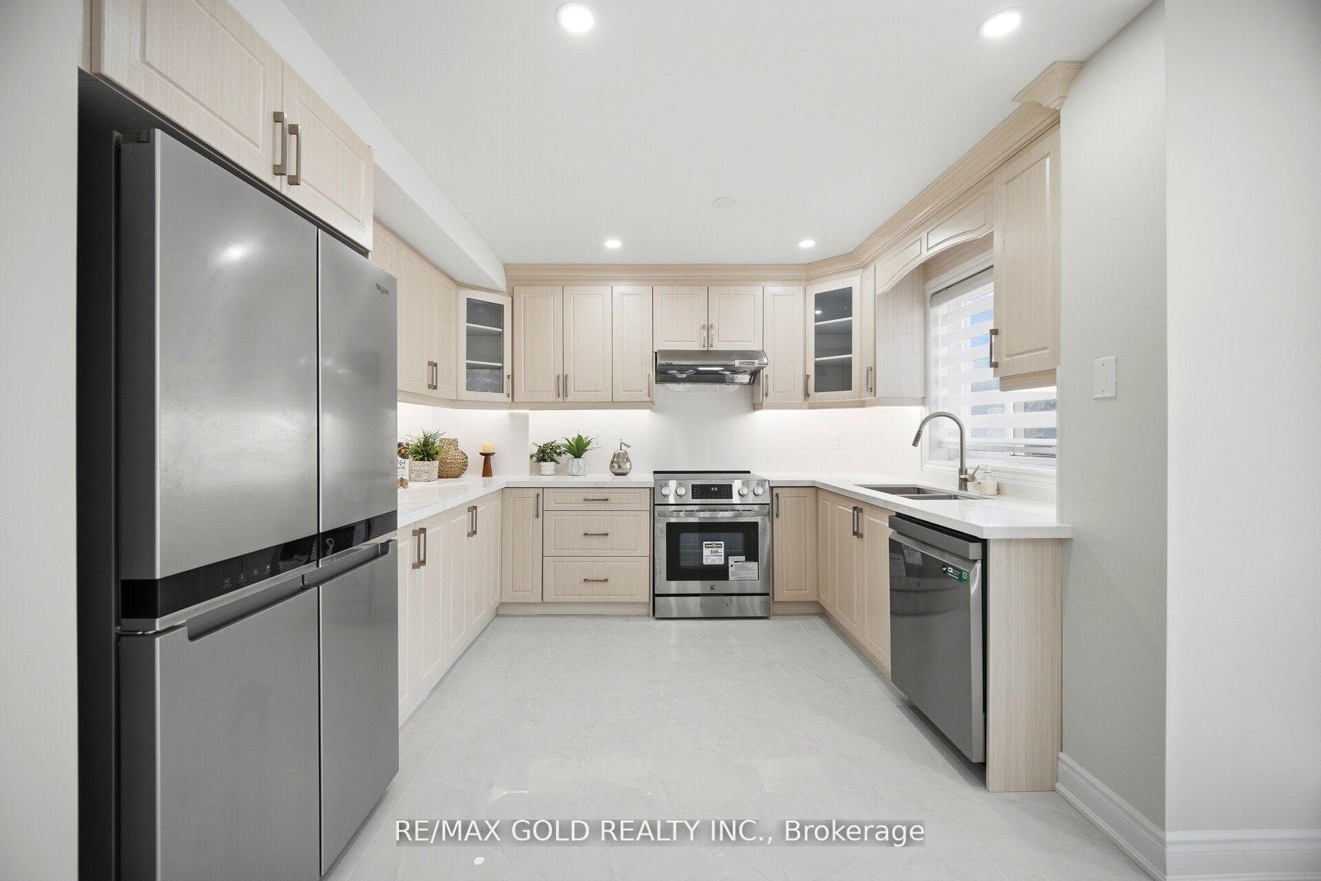 37 Lord Simcoe Drive photo 13