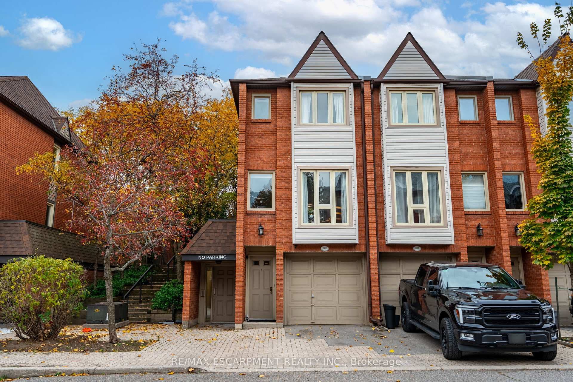895 Maple Avenue Unit 201 photo 1
