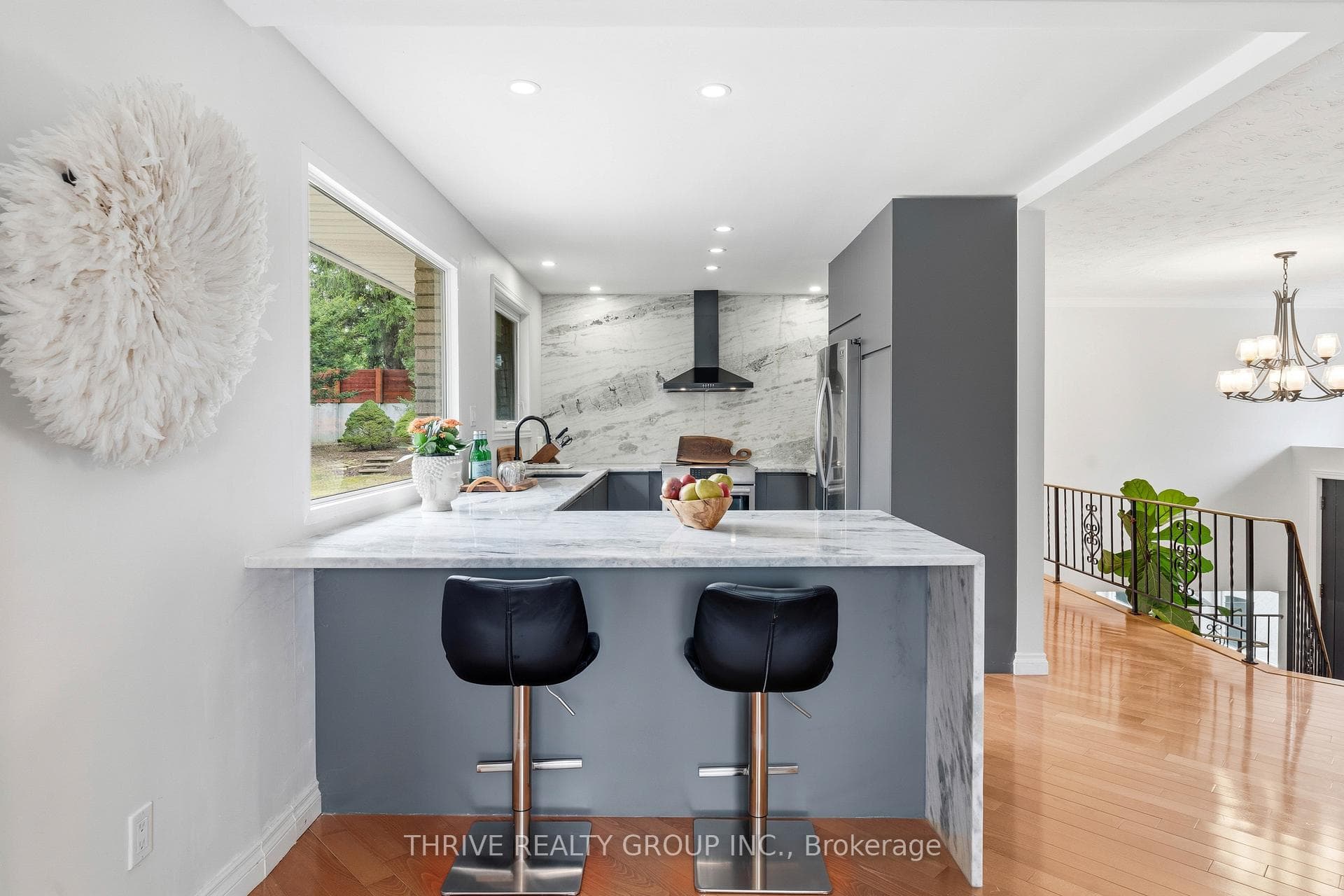 688 Westmount Hill Drive photo 4