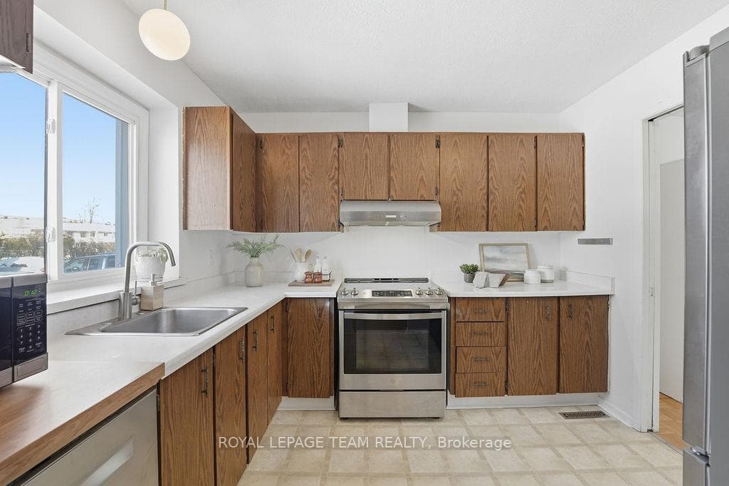 461 Moodie Drive Unit B photo 5