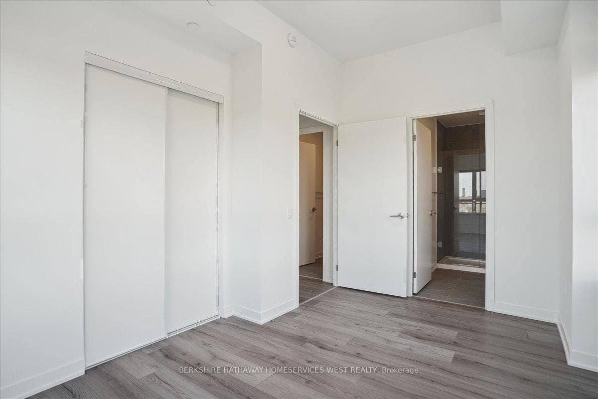 395 Dundas Street Unit 507 photo 21