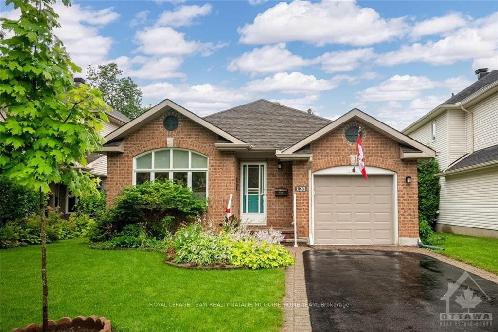 128 SPRINGCREEK Crescent photo 1
