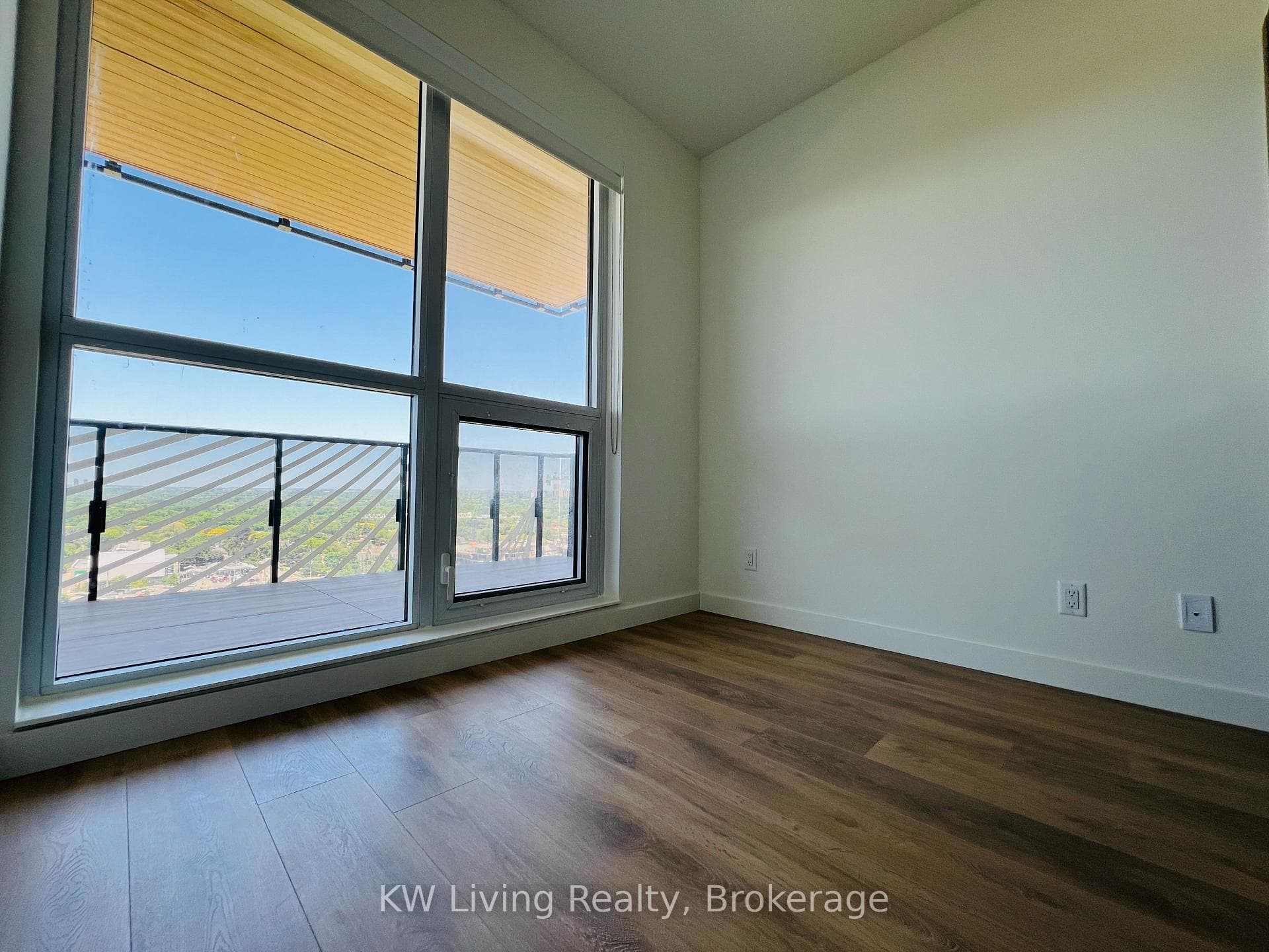 25 McMahon Drive Unit 2008 photo 10