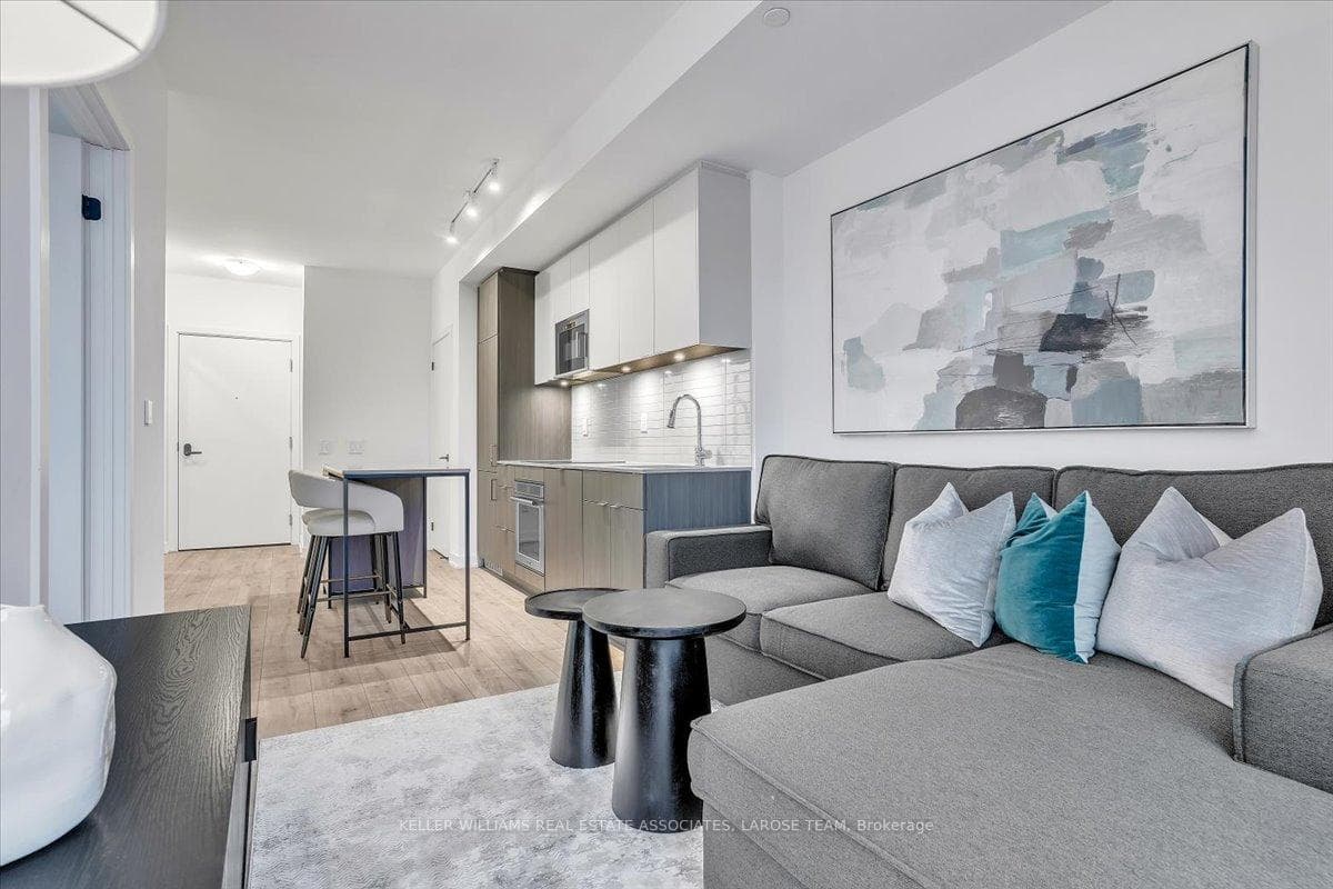 215 Lakeshore Road Unit 205 photo 3