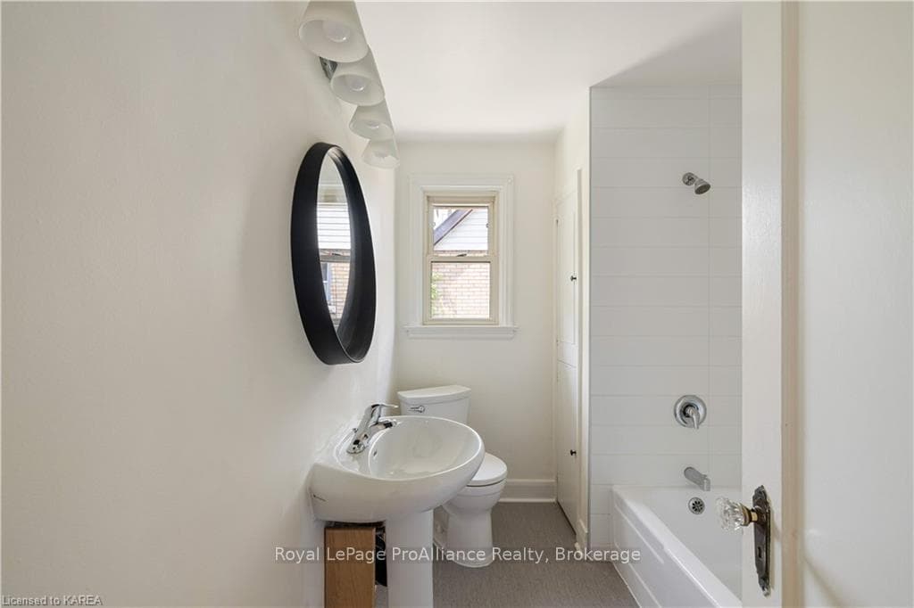 52 CARRUTHERS Avenue photo 15