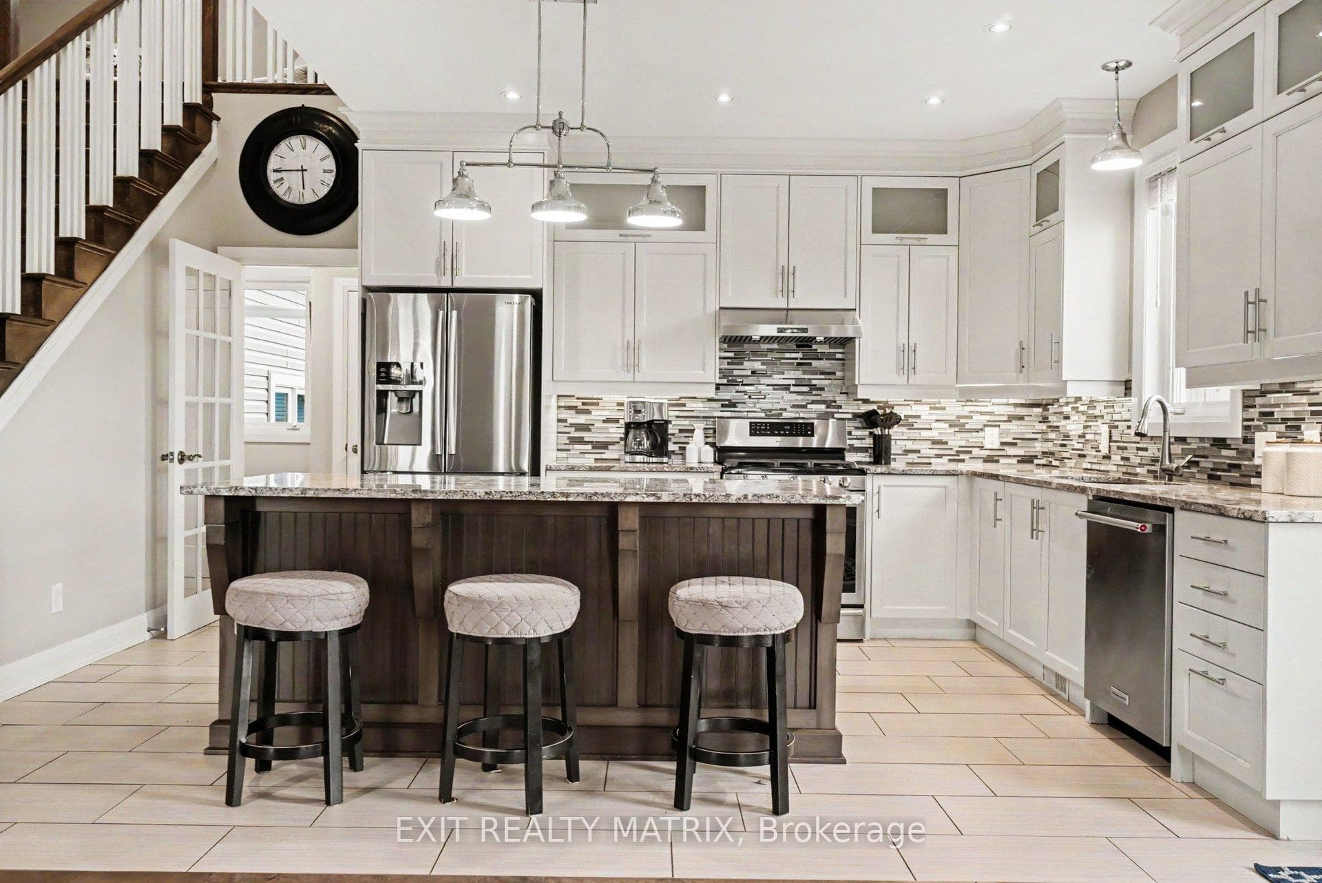 208 Nellie Street photo 9