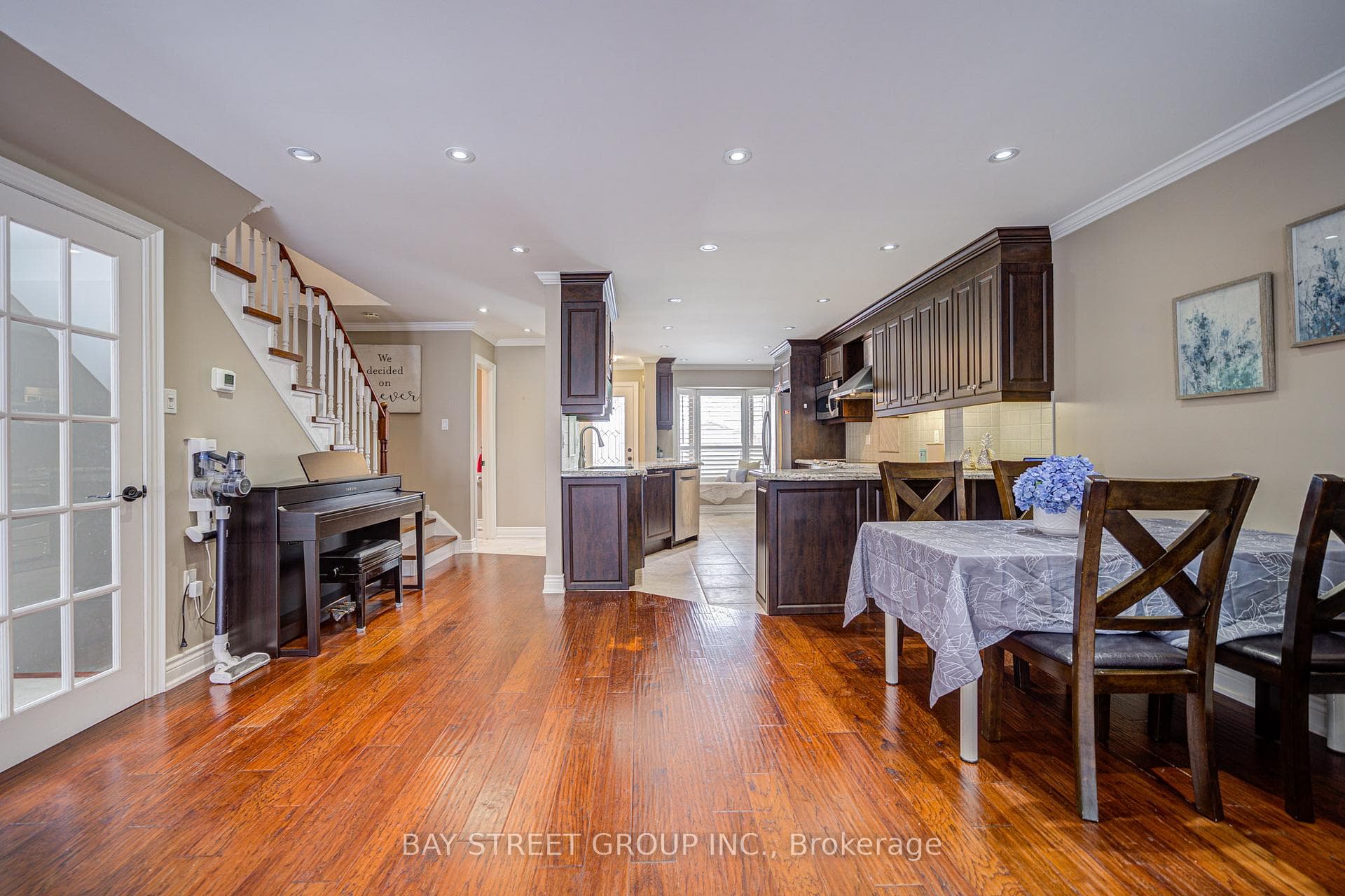 43 Adrian Crescent photo 16